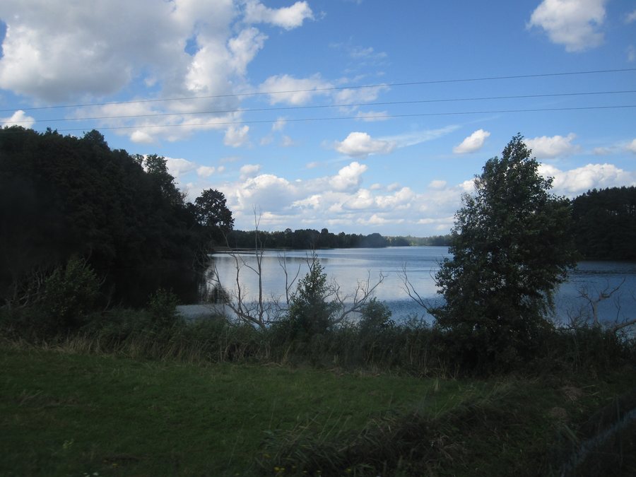 File:Zełwągi - Jezioro Głebokie.jpg