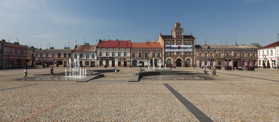 File:Skierniewice Rynek.jpg