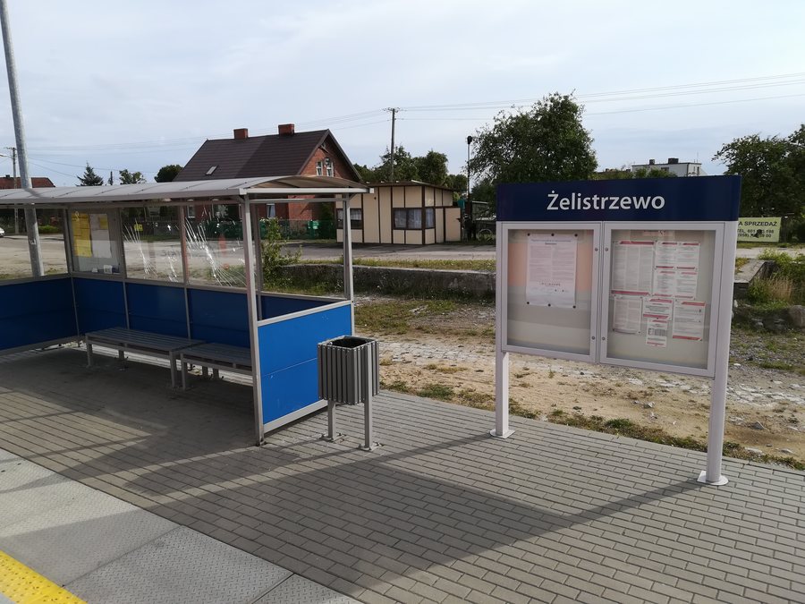 File:Żelistrzewo train stop.jpg