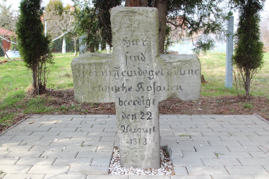 File:Jezow Sudecki stone cross 2015 P02.JPG