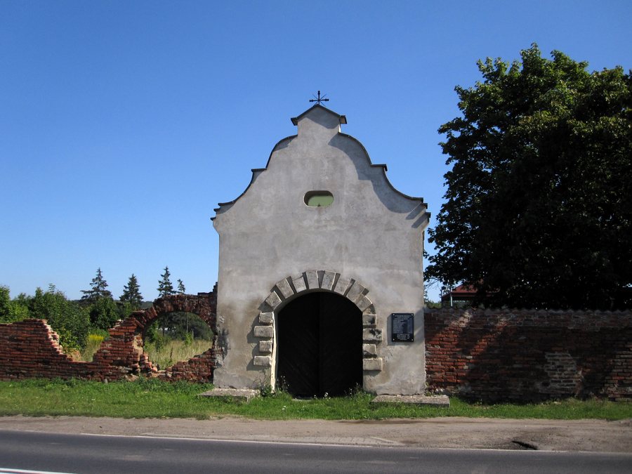 Ruins of the Reformed monastery in Łąki Miejskie