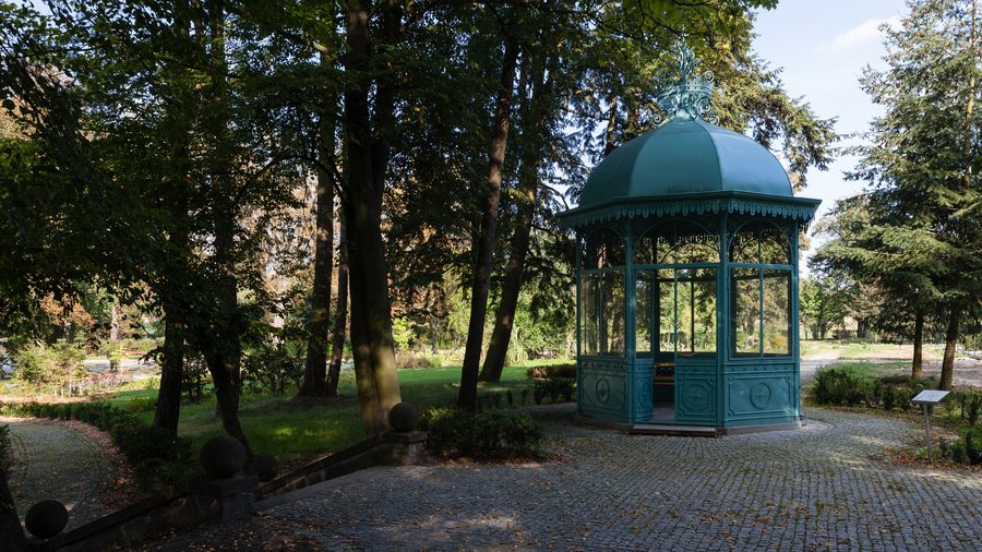 Bagno palace complex: cast-iron garden pavilion