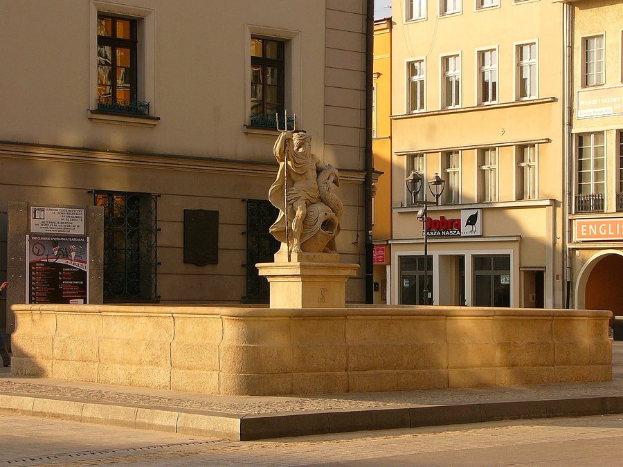 File:Am Ring (Gleiwitz).JPG