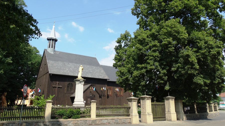 File:Kościół par. pw. św. Mikołaja, 1674 Gąsawa (1).JPG