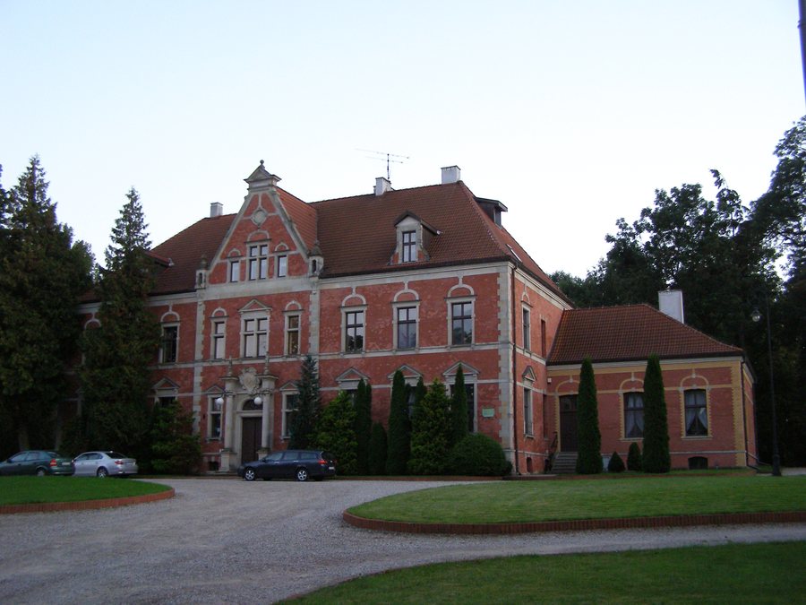 File:Lezno palac 1.jpg