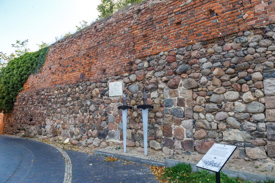 File:Debrzno, mury miejskie 2025 08 24 001.jpg