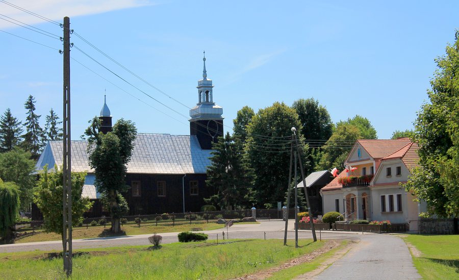 File:Dębnica, gmina Kłecko, 2018-07-15 (04) kościół.jpg