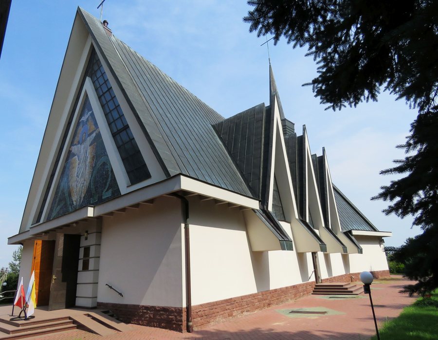 File:TOMASZEWICE - KOLONIA 06 Parafia Św.Apostołów Piotra i Pawła.jpg