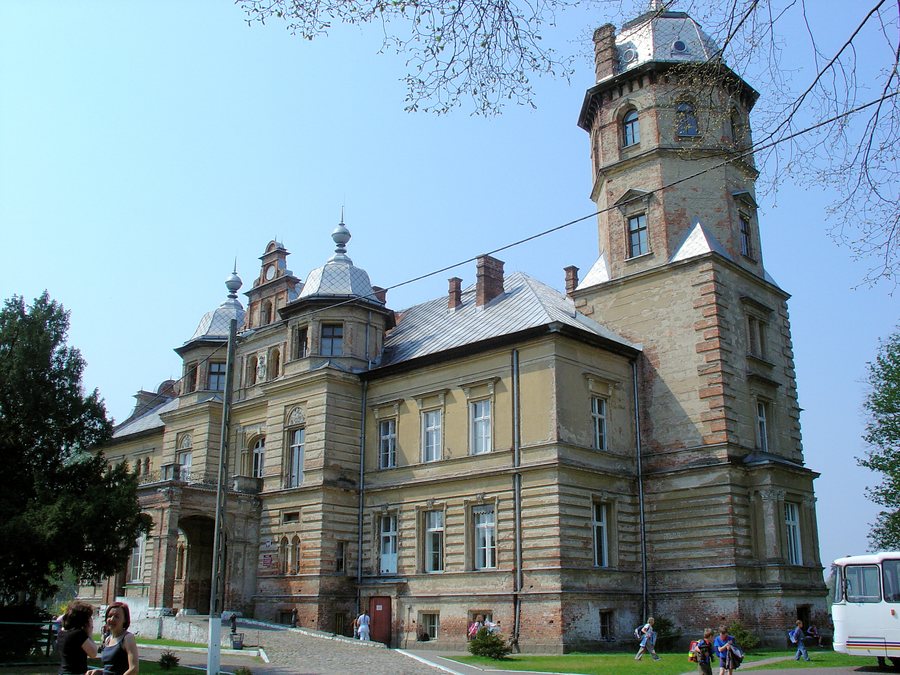File:Pałac w Stuchowie.JPG