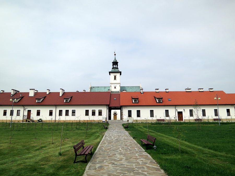 File:Rytwiany, widok od ogrodu.JPG