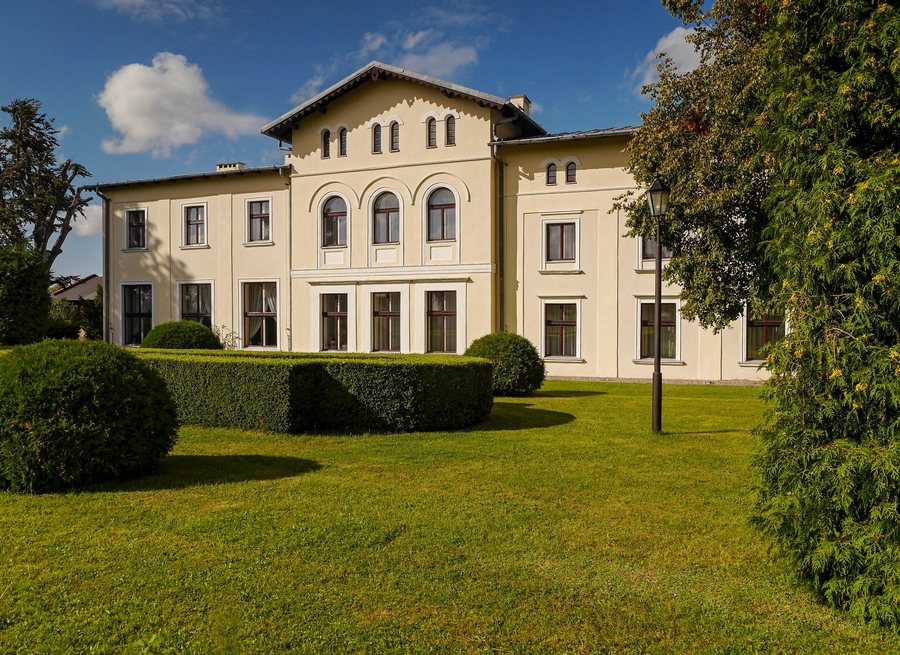 File:Kłnino-pałac1.jpg