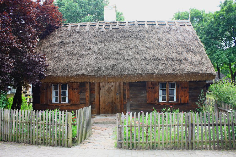 File:Toruń Park Etnograficzny-chata 03.JPG
