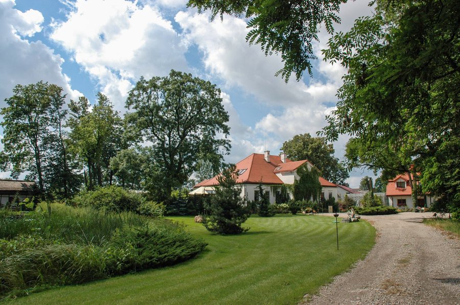 File:Dwór w Giemzowie.jpg