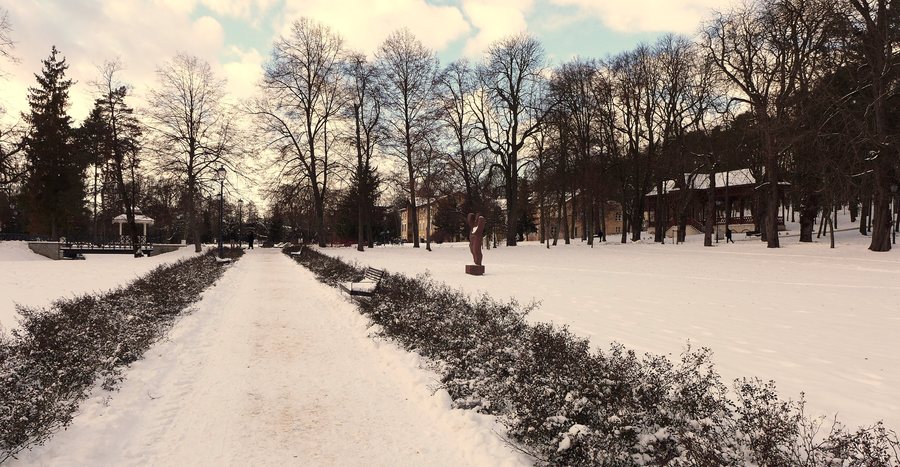 Nałęczów, park in Nałęczów in winter
