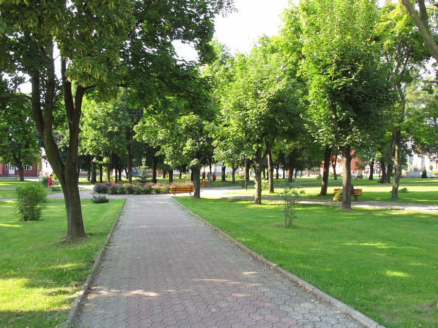 File:Podlaskie - Wizna - Wizna - Park - SSE - v-NW.jpg