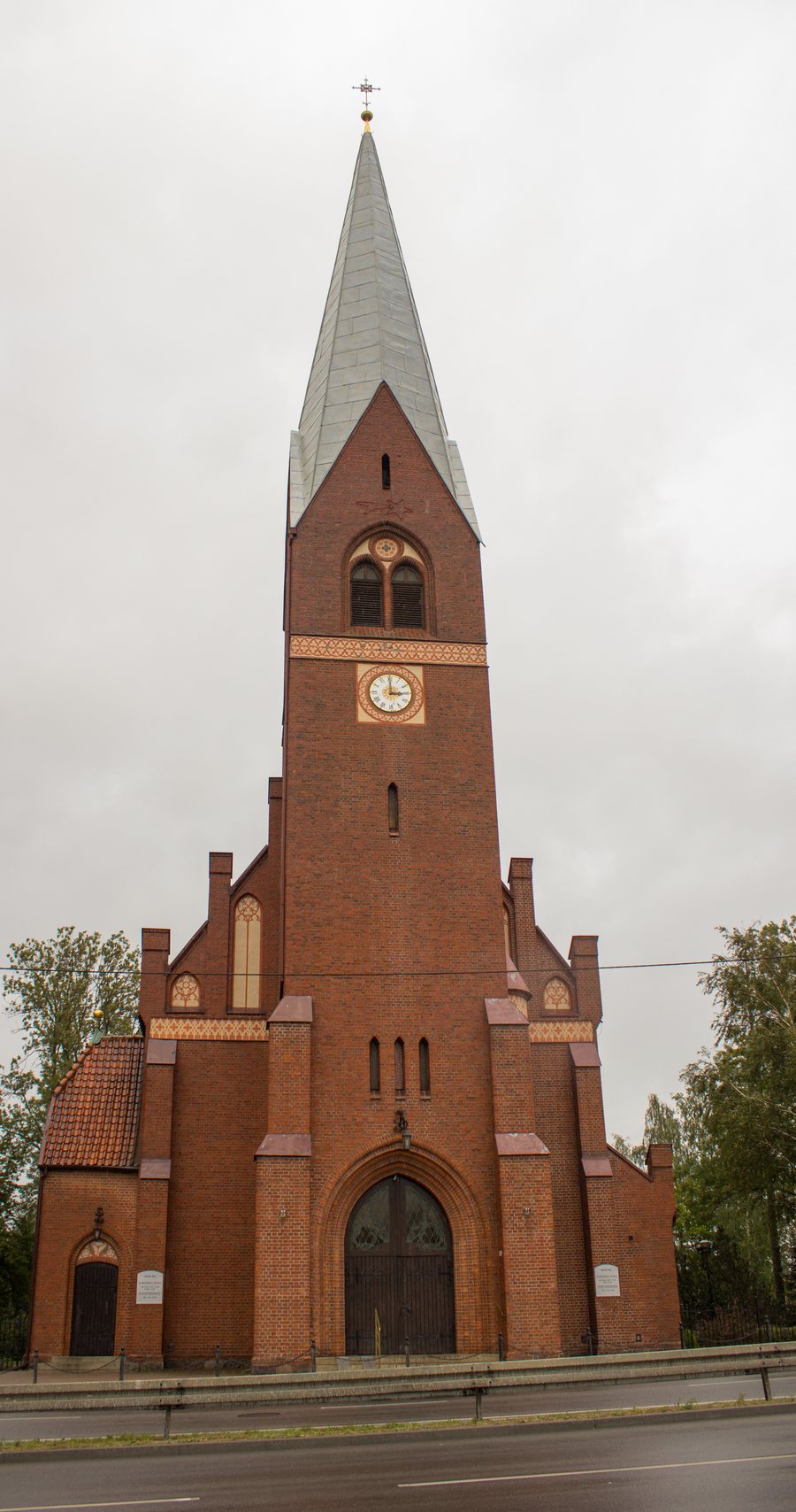 File:Kościół w Redzie.jpg