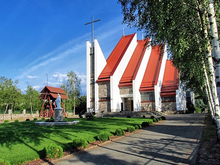 File:Kościół p.w. Matki Boskiej Częstochowskiej.jpg