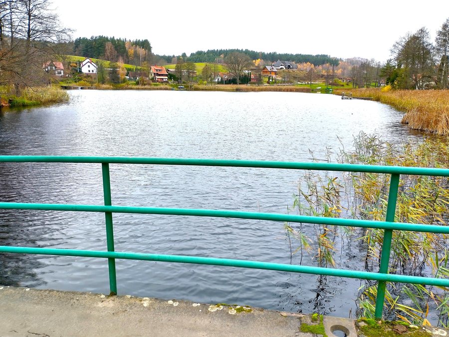 Wulpińskie Lake in Majdy: bridge to Petrykowski Ostrów island