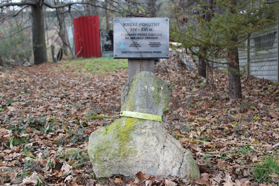 File:Strzyzowice stone cross 2016 P02.jpg
