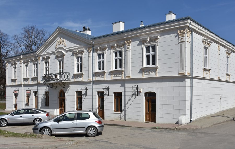 File:Dukla, Biały Pałac (HB2).jpg