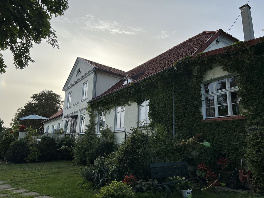 File:Muławki dwór 1.jpg