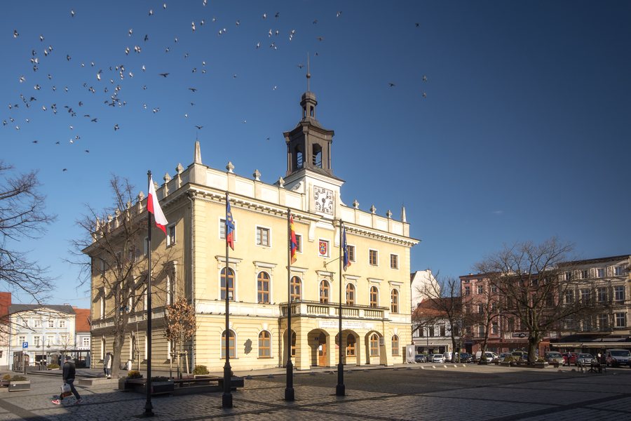 File:SM Ostrów Wielkopolski Ratusz 2022 (3754).jpg