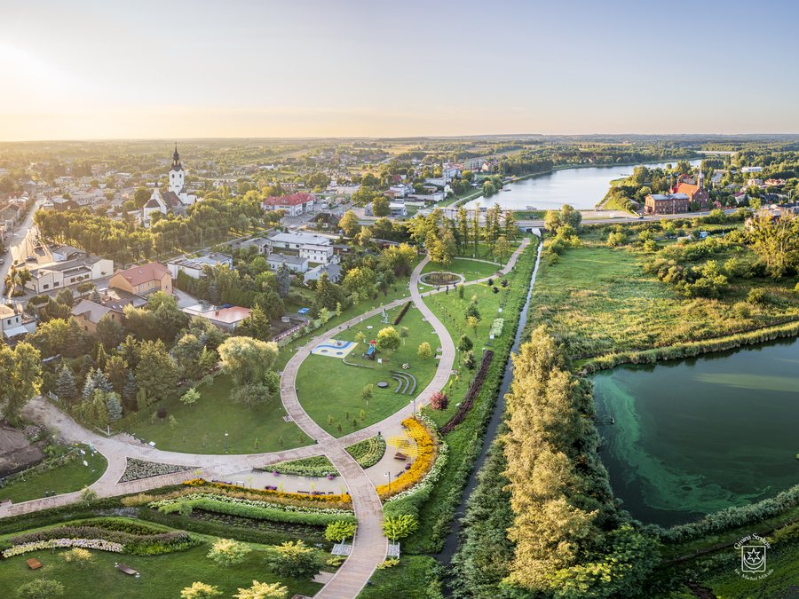 File:Stryków park.jpg