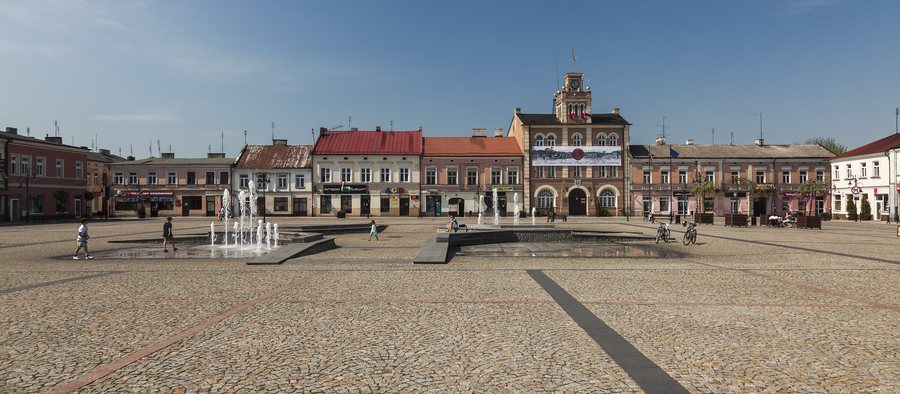 File:Skierniewice Rynek.jpg