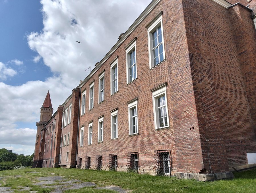 File:Piast Castle (Legnica) 01.jpg