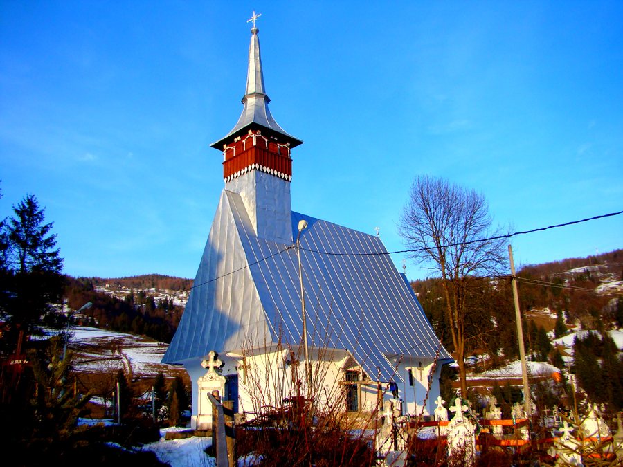 File:Biserica de lemn Înălțarea Domnului din Arieșeni.jpg