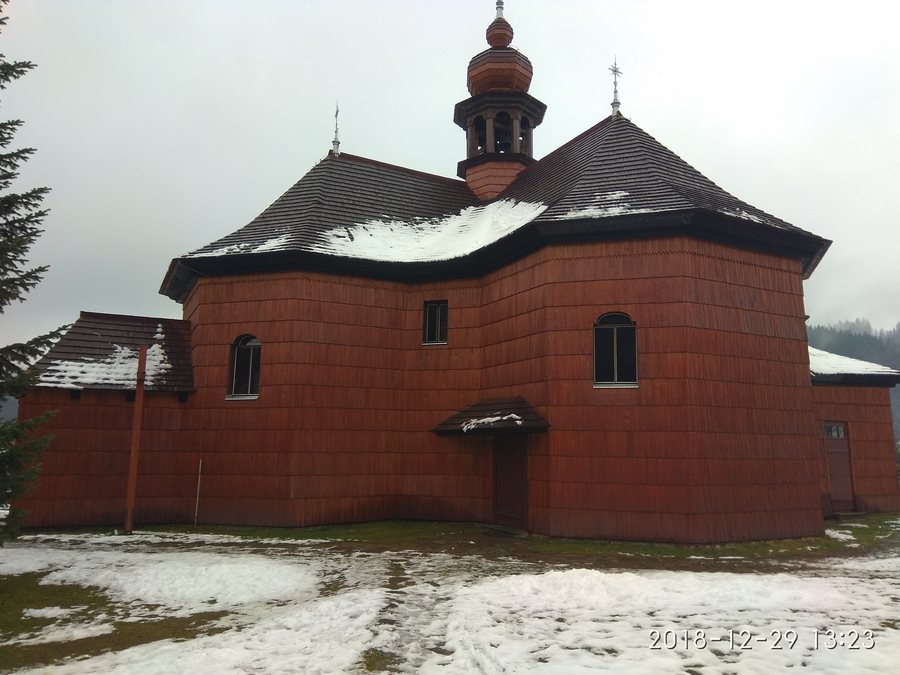 File:Kostel Panny Marie Sněžné (Velké Karlovice).jpg