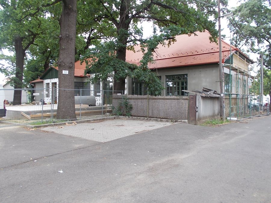 File:Dósa Country House under renovation, 2020 Jászapáti.jpg