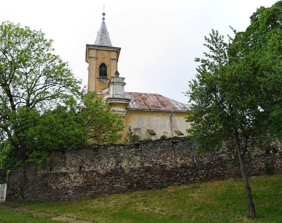 File:Hejce, római katolikus templom 2021 01.jpg