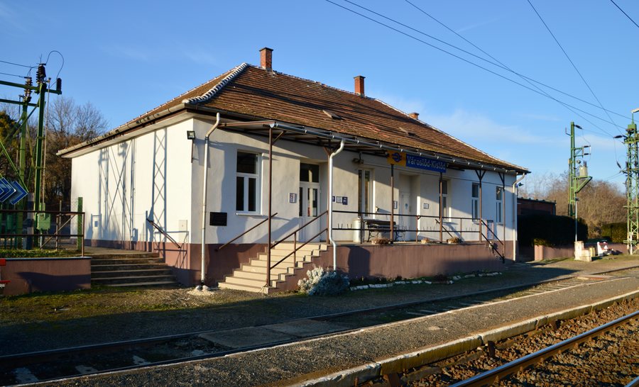 File:Városlőd-Kislőd railway station 2022 02.jpg