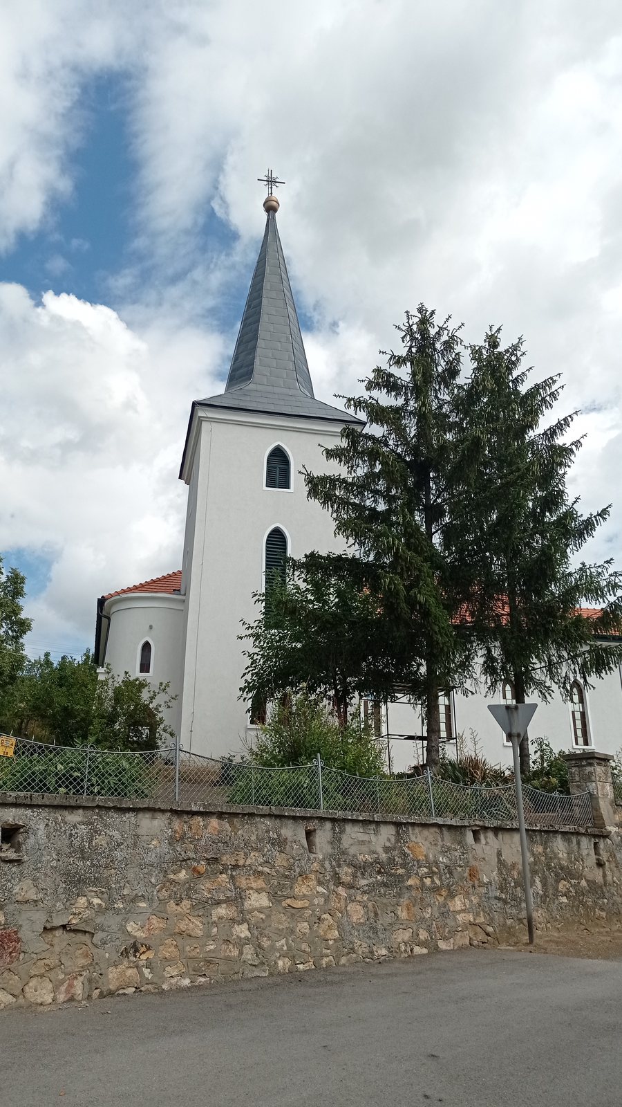 File:Bekecs Nagyboldogasszony templom.jpg