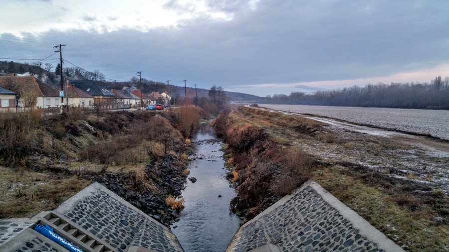 File:Baranya-csatorna, Magyarhertelend.jpg