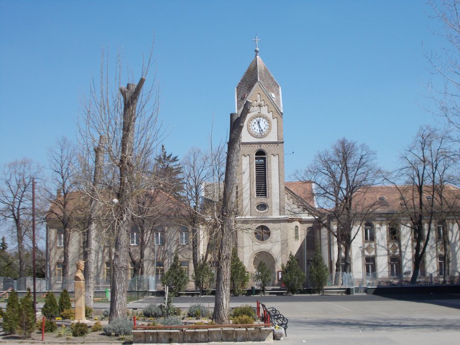 File:Vecsés, Sacred Heart church.jpg