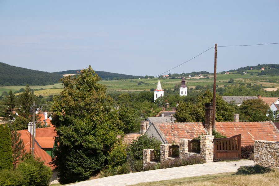 File:A view of Dörgicse.jpg