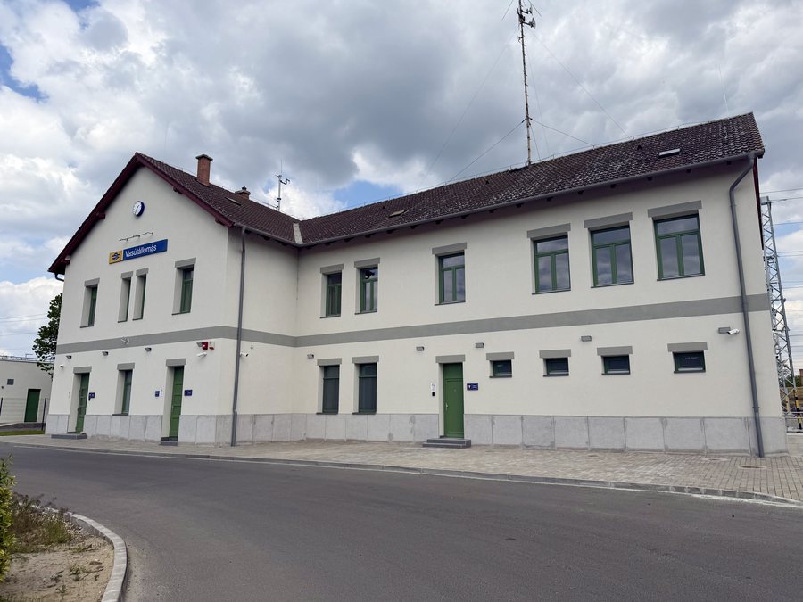 File:Kelebia railway station.jpg