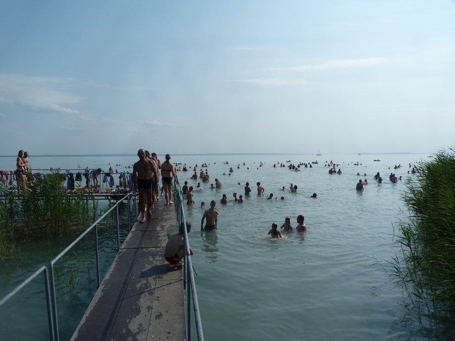 File:Alsóréti Szabadstrand - Alsórét, Balatonkenese, 2015.07.16 (1).JPG