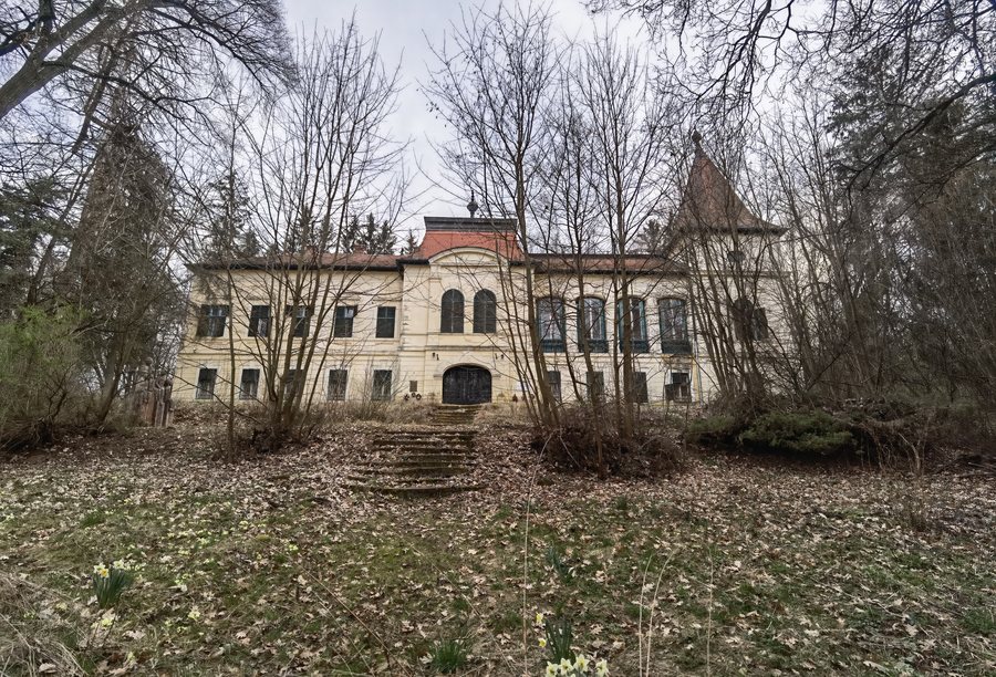 File:Felsőpetény, Petőfi utca 35, Almásy kastély.jpg