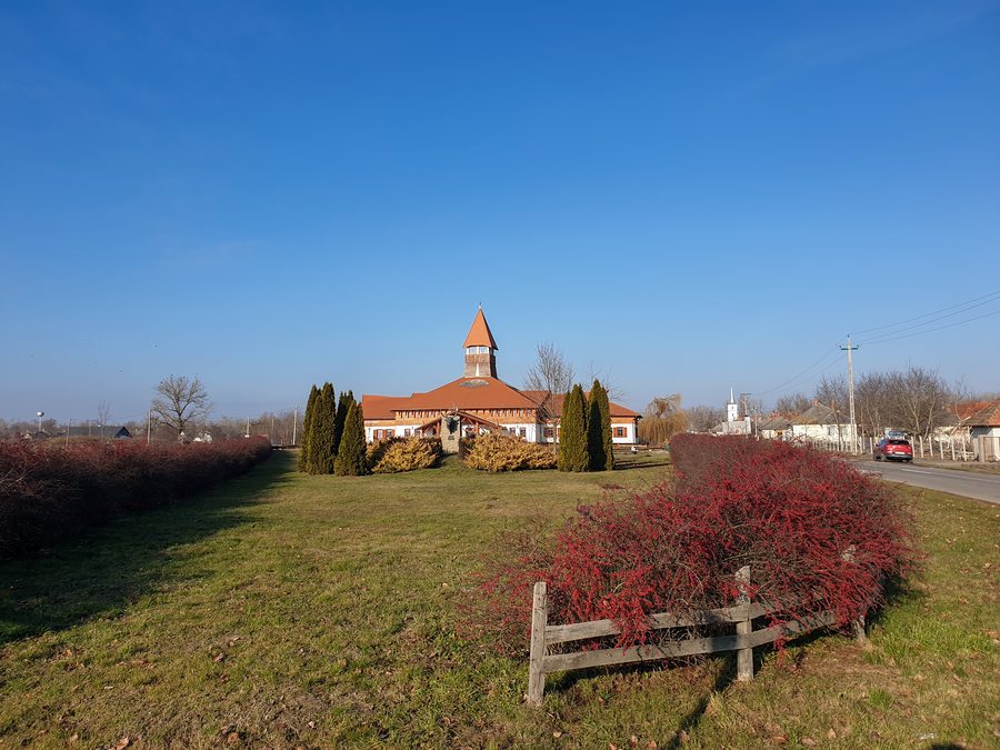 File:Kisar visitor centre.jpg
