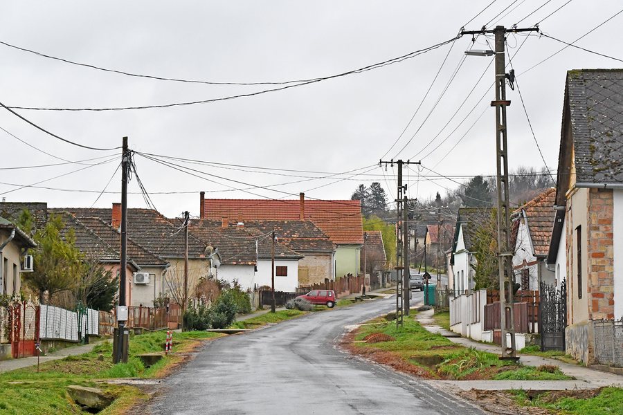 File:Somogyacsa, főutca 2025 01.jpg