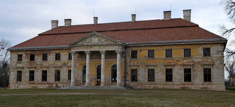 File:Lovasberény, Cziráky-kastély 2021 02.jpg