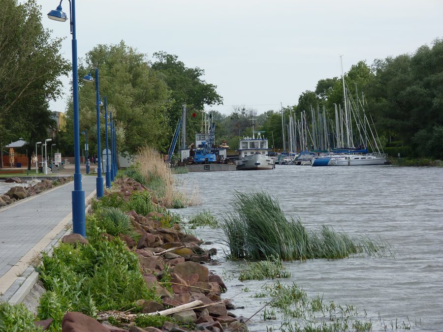 File:Kikötő - Balatonmáriafürdő.JPG