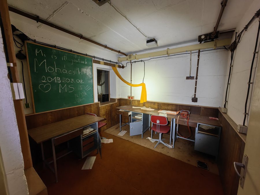 File:Hosszúhetény, abandoned bunker, 13.jpg