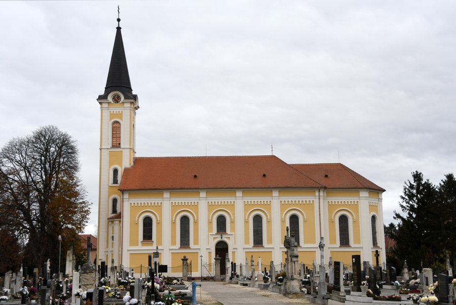 File:Agyagosszergény, római katolikus templom 2021 02.jpg