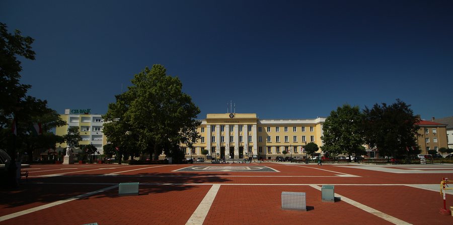 File:Nagykanizsa náměstí a radnice 2.jpg
