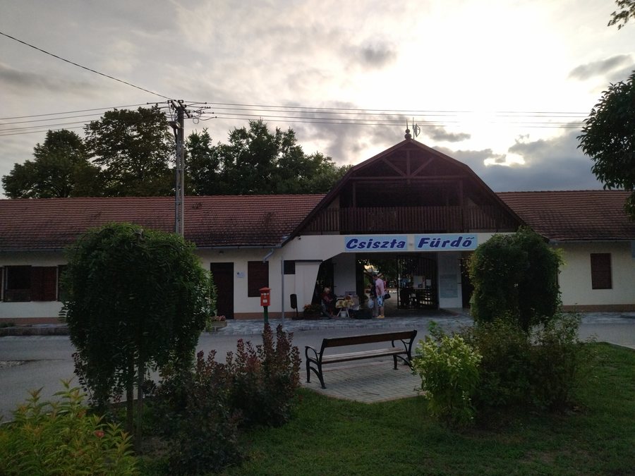 File:Csisztapuszta fürdő épület.jpg