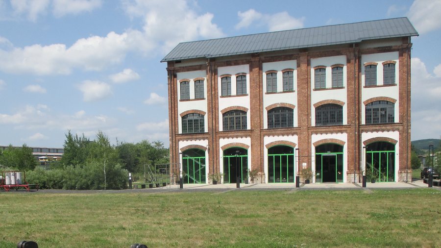 File:Nemzeti Filmtörténeti Élménypark, Ózd.jpg